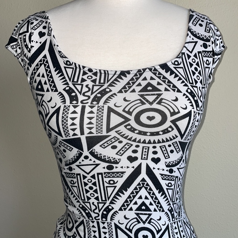 037: H&M DIVIDED geometric pattern jersey knit bodycon mini dress in women’s 4 - Picture 3 of 9